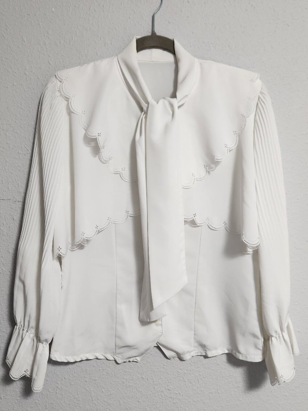 RARE White Scalloped Collar Ruffle Cutout Tie Pleated Button Down Blouse Small